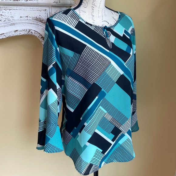 Women’s Black & Teal Turquoise Green Bell Sleeve Geometric Blouse - Picture 11 of 11